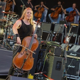 apocalyptica_flash_cello_vdoh2016-11