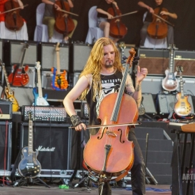 apocalyptica_flash_cello_vdoh2016-17