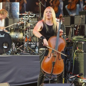 apocalyptica_flash_cello_vdoh2016-2