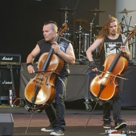 apocalyptica_flash_cello_vdoh2016-4