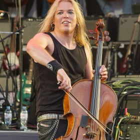 apocalyptica_flash_cello_vdoh2016-7