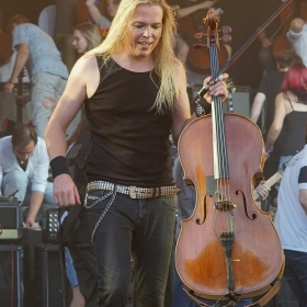 apocalyptica_steve_vai_flash_cello_guitar_vdoh2016-1