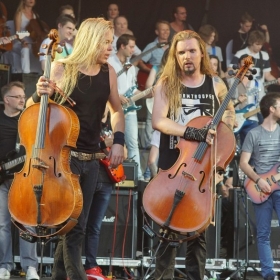 apocalyptica_steve_vai_flash_cello_guitar_vdoh2016-5