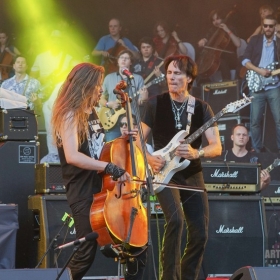 apocalyptica_steve_vai_flash_cello_guitar_vdoh2016-92