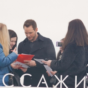 Chris Pratt. Фотоколл фильма "Пассажиры". 4 декабря 2016 года, Москва, ВДНХ, монумент «Покорителям космоса».
