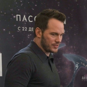 Chris Pratt. Фотоколл фильма "Пассажиры". 4 декабря 2016 года, Москва, ВДНХ, монумент «Покорителям космоса».