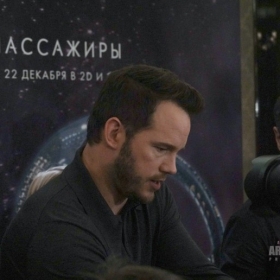 Chris Pratt. Фотоколл фильма "Пассажиры". 4 декабря 2016 года, Москва, ВДНХ, монумент «Покорителям космоса».