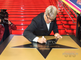 Заложение именной звезды актера и режиссера Эрика Робертса на аллее звезд в кинотеатре "Каро 22 Vegas"