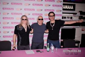 Автограф-сессия с гитарным трио "G3" (Steve Vai, Joe Satriani, Steve Morse)