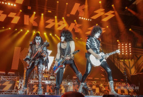 Kiss