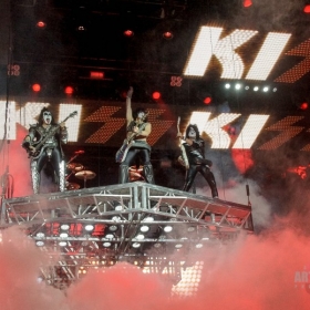 kiss-1