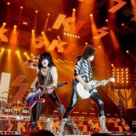 kiss-10