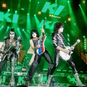 kiss-16