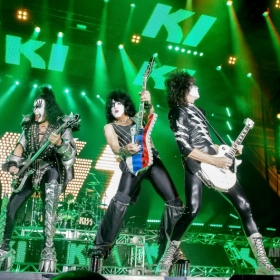 kiss-17