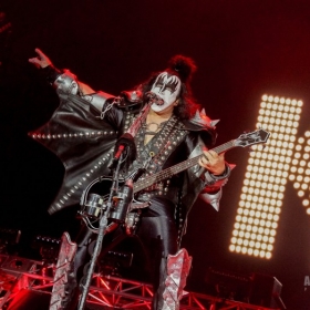 kiss-19