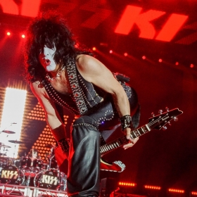 kiss-32