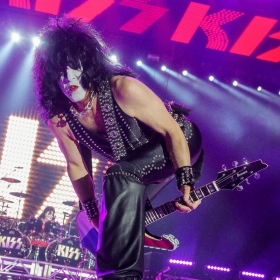 kiss-33