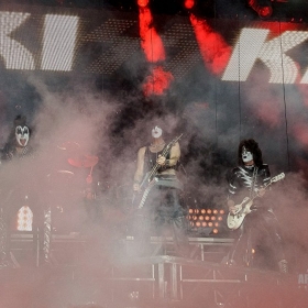 kiss-4