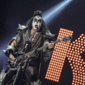 kiss-72