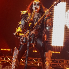 kiss-73