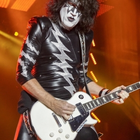 kiss-76