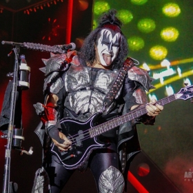kiss_m-19-27