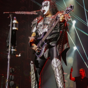 kiss_m-19-31