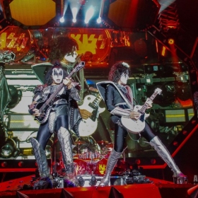 kiss_m-19-44