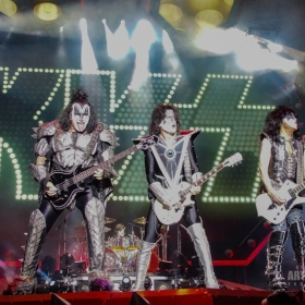 kiss_m-19-49