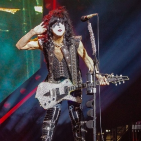 kiss_m-19-55