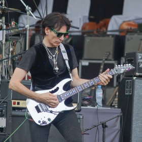 steve_vai_vdoh2016-10