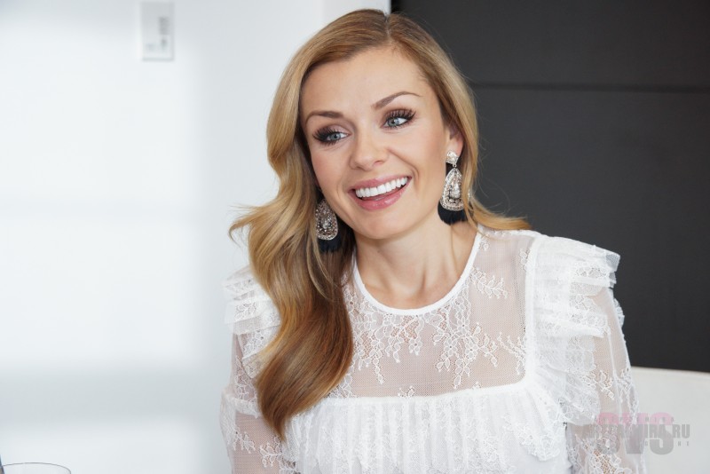 Интервью с Katherine Jenkins для радиостанции «Комета Чехов FM».